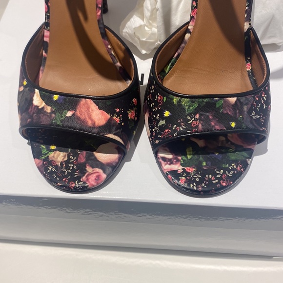 Givenchy Napa camouflage flower print. Size 40 - Picture 2 of 7